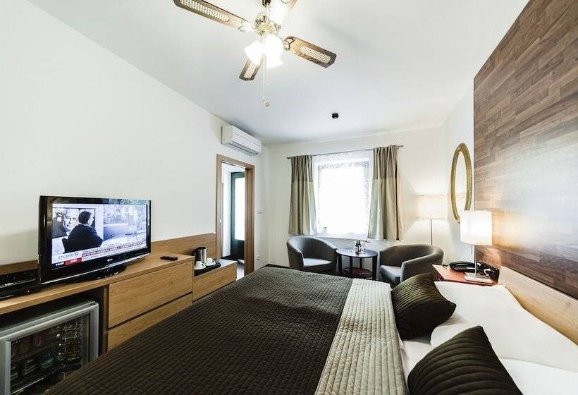 هتل Archibald At The Charles Bridge