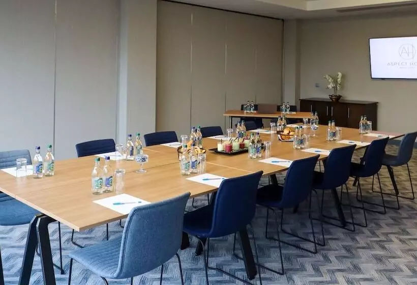 Aspect Hotel Park West