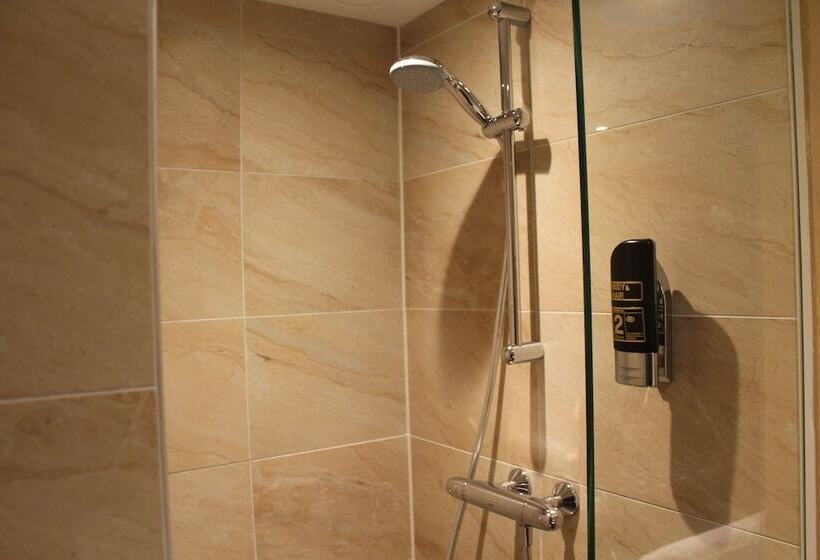 Отель Aston City