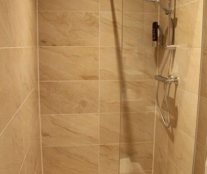 Отель Aston City