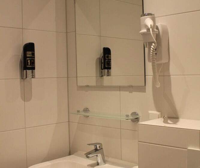 Отель Aston City