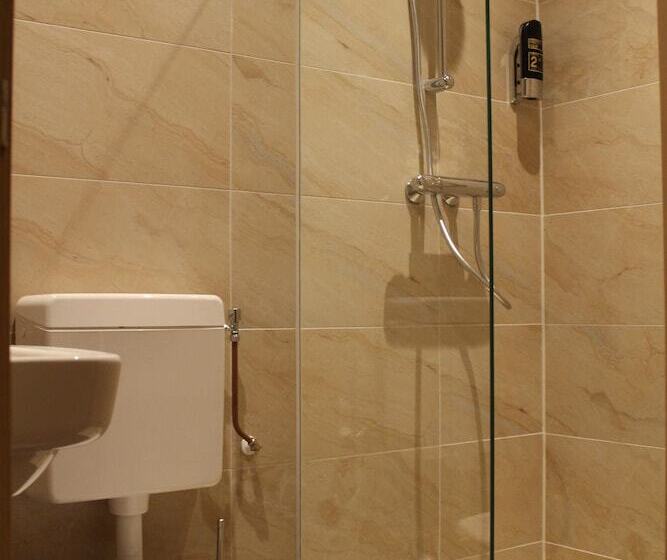 Отель Aston City