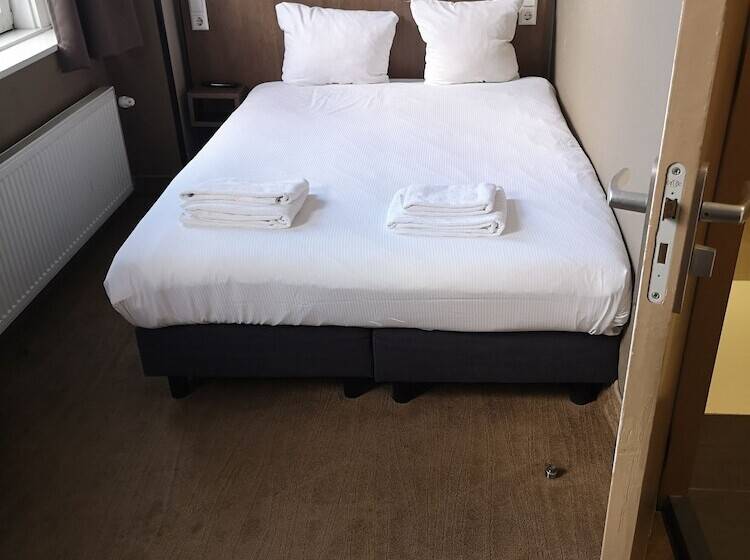 Отель Aston City