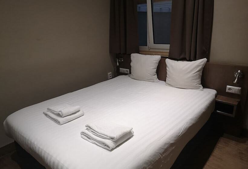 Отель Aston City