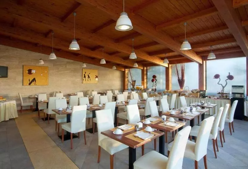 בית מלון כפרי Holiday Inn Cagliari, An Ihg