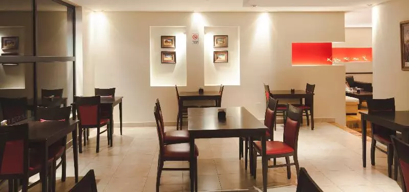 호텔 Howard Johnson Plaza Jujuy