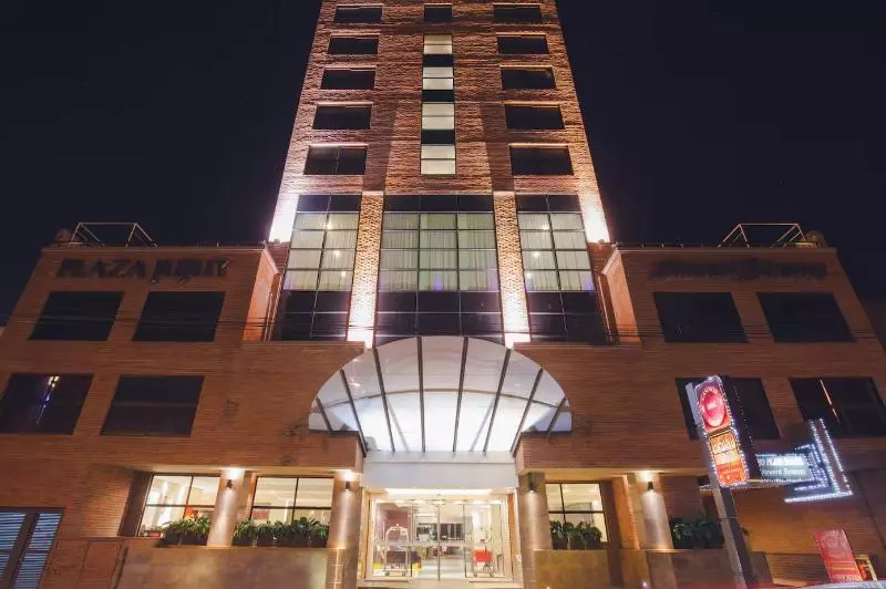 호텔 Howard Johnson Plaza Jujuy