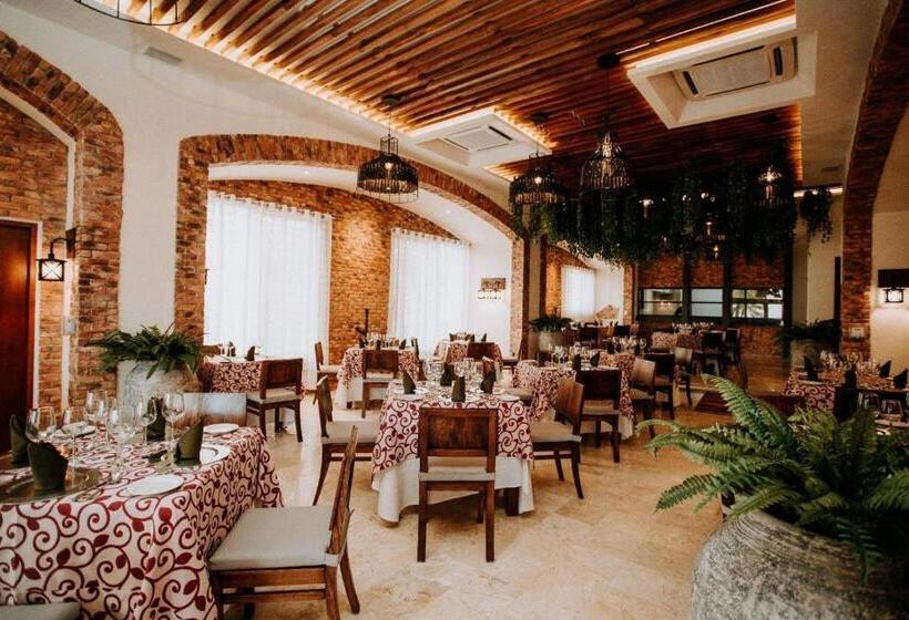 هتل Tesoro Ixtapa Beach Resort