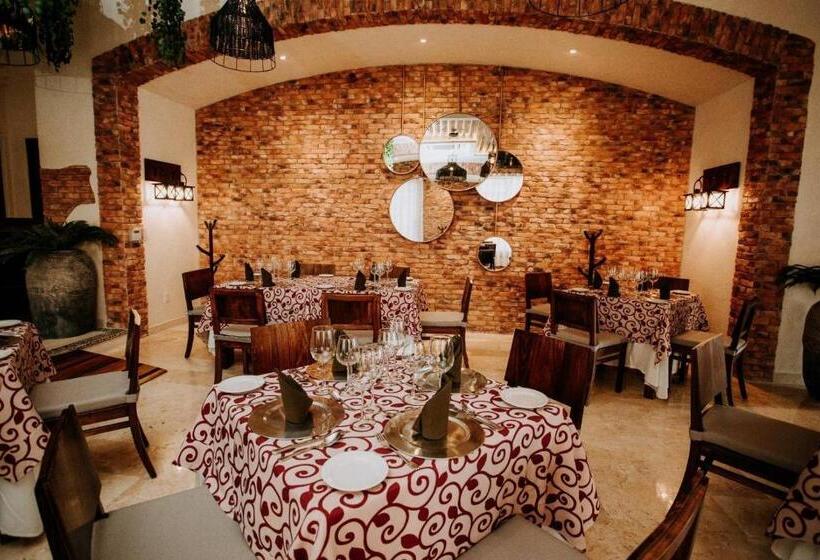 هتل Tesoro Ixtapa Beach Resort