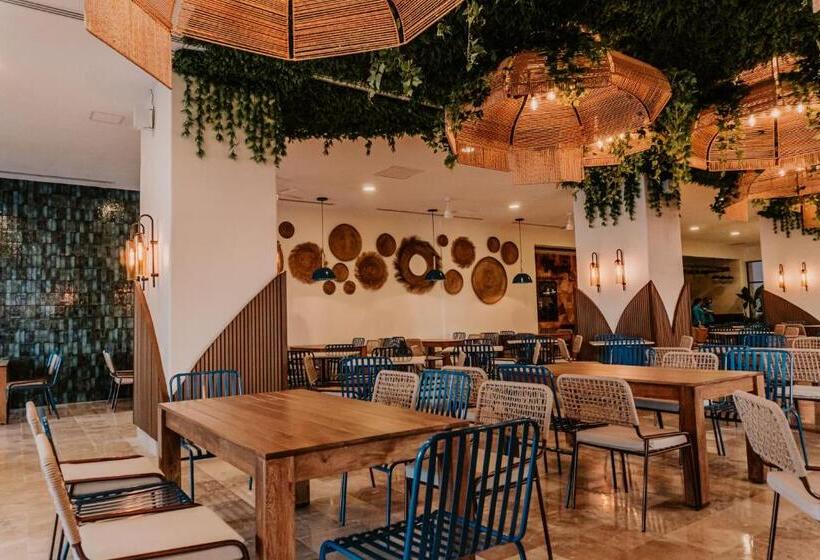 هتل Tesoro Ixtapa Beach Resort