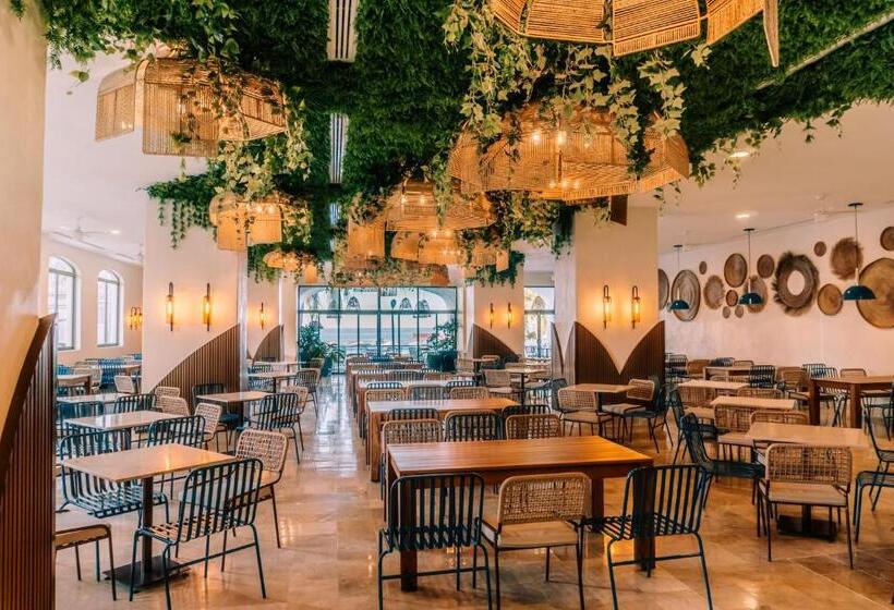 هتل Tesoro Ixtapa Beach Resort