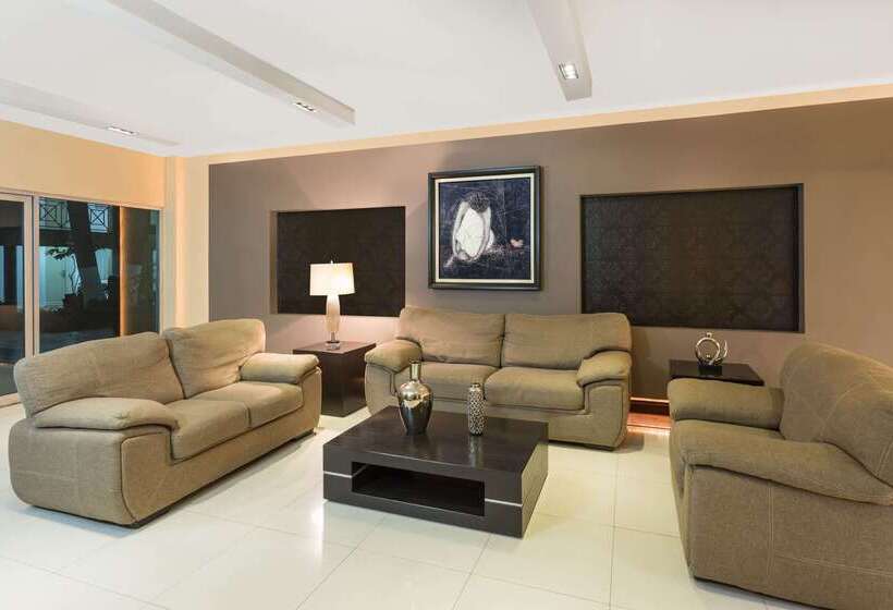 Otel Wyndham Garden Obregon