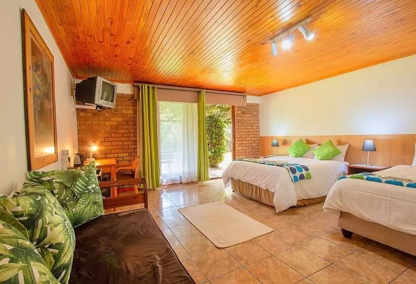 هتل Airport Bird & Game Lodge