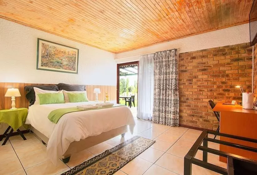 هتل Airport Bird & Game Lodge