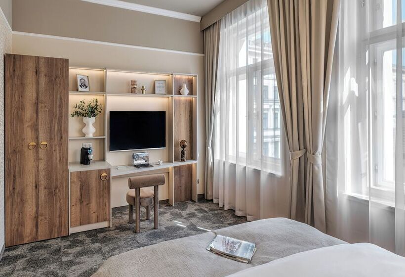 هتل Maestro By Adrez