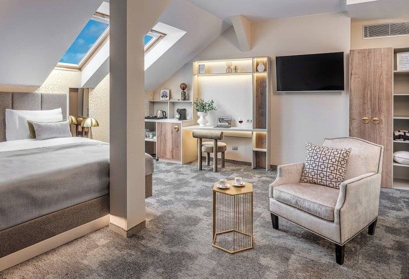 هتل Maestro By Adrez