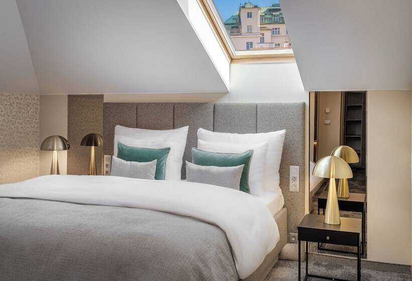 هتل Maestro By Adrez