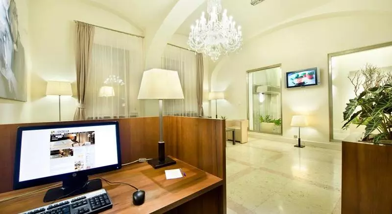 هتل Maestro By Adrez