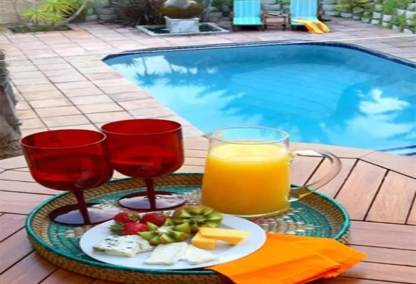 Hotelli Overmeer Guest House