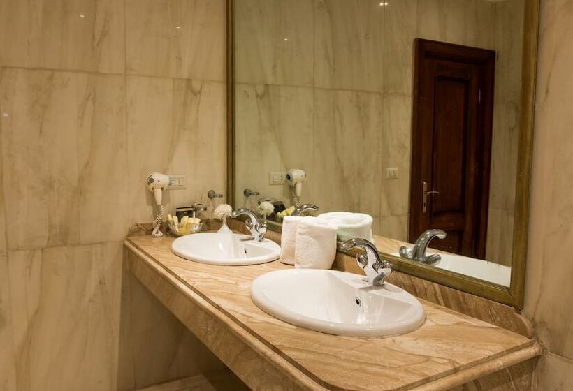 هتل Paradise Inn Beach Resort