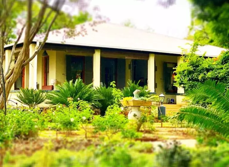 ホテル The Farmhouse Carus Gardens