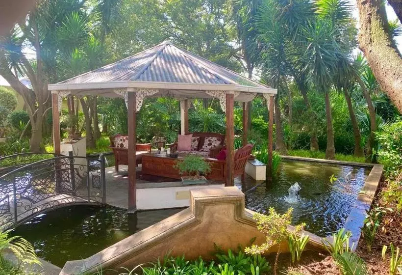 ホテル The Farmhouse Carus Gardens