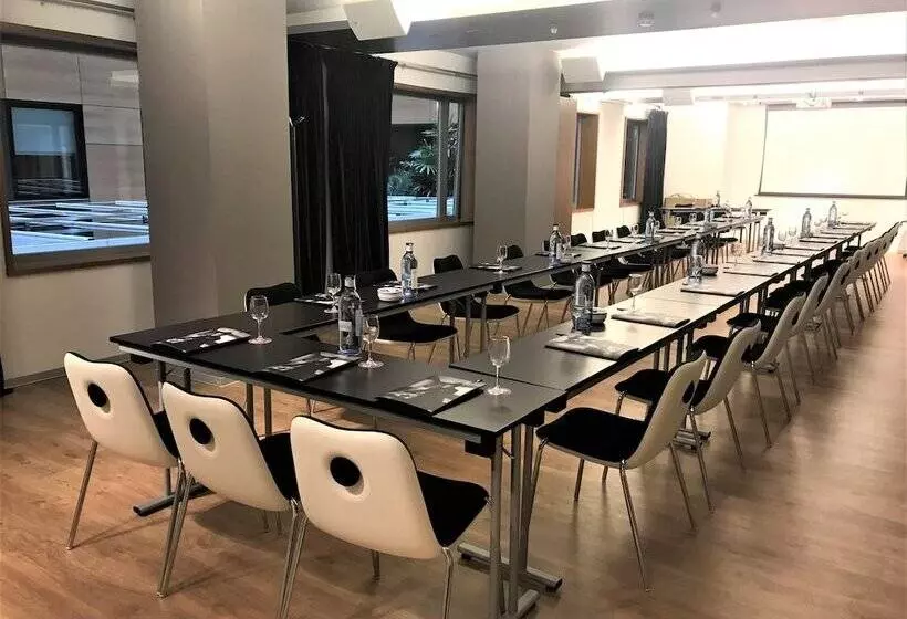 Отель Indigo Barcelona Plaza Espana, An Ihg