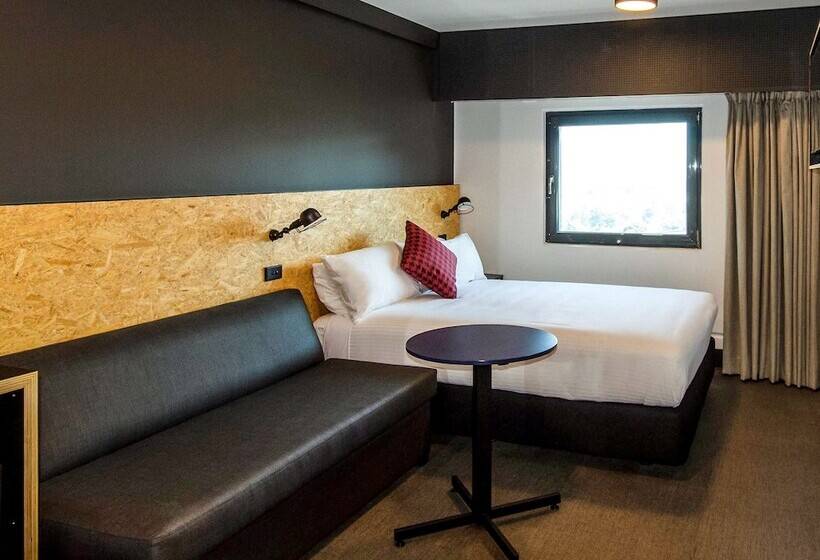 Отель Ibis Budget Sydney East