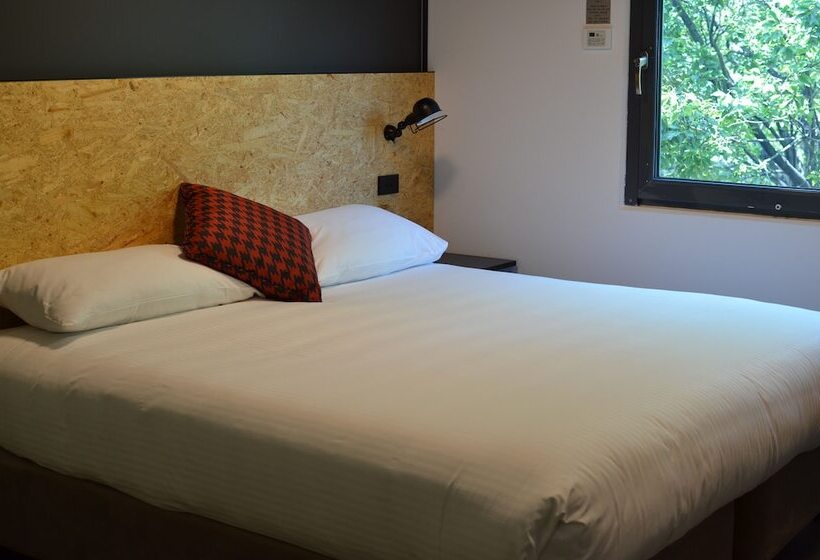 Отель Ibis Budget Sydney East