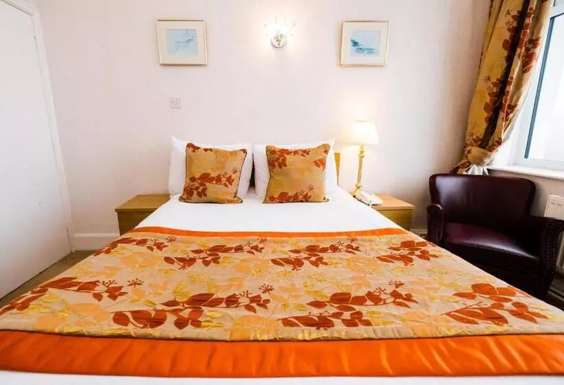 בית מלון כפרי Raven Hall