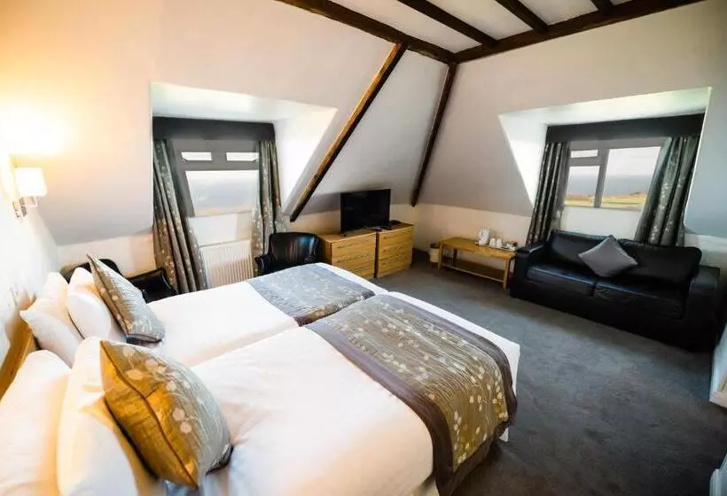 בית מלון כפרי Raven Hall