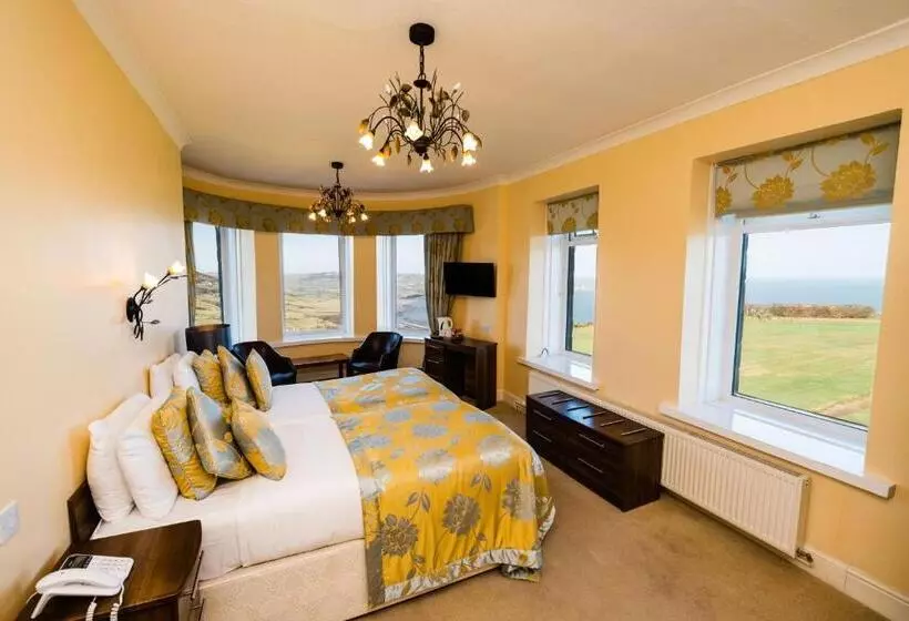 בית מלון כפרי Raven Hall