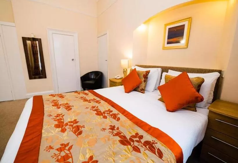 בית מלון כפרי Raven Hall