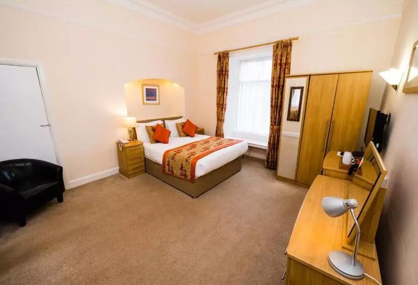 בית מלון כפרי Raven Hall