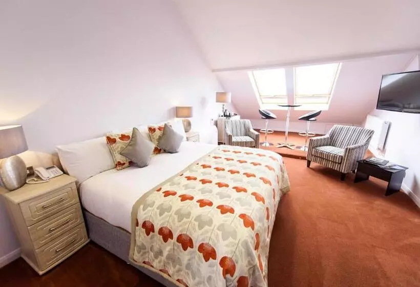 בית מלון כפרי Raven Hall