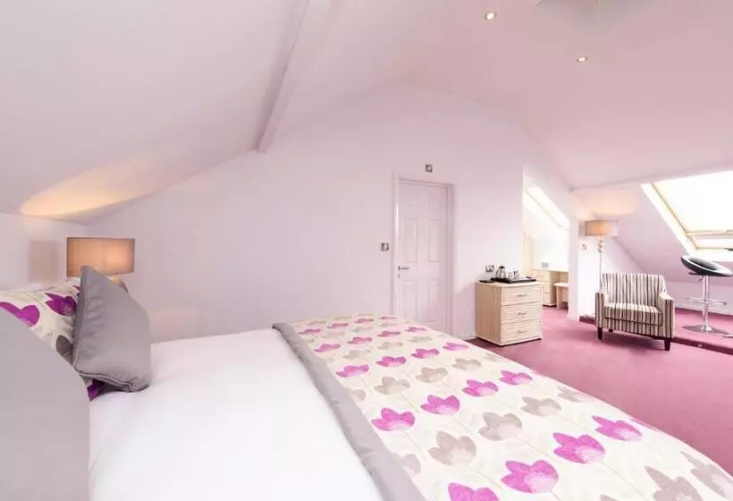 בית מלון כפרי Raven Hall