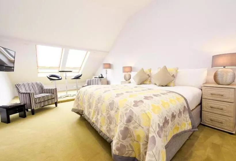 בית מלון כפרי Raven Hall