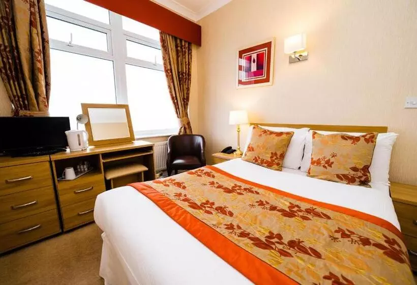 בית מלון כפרי Raven Hall