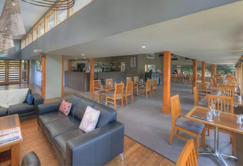 Отель Stewarts Bay Lodge