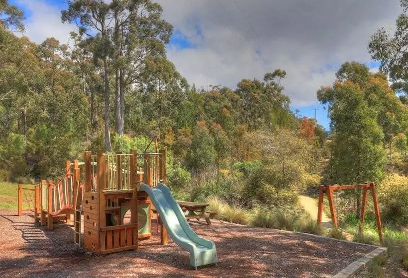 Отель Stewarts Bay Lodge