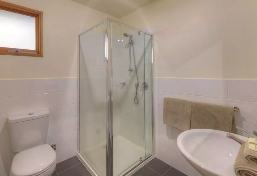 Отель Stewarts Bay Lodge