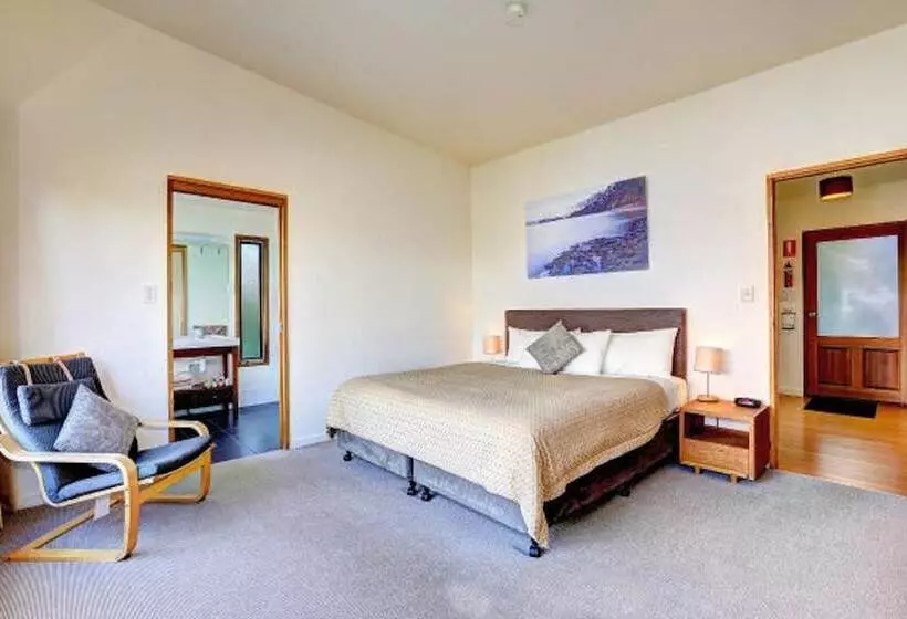 Отель Stewarts Bay Lodge