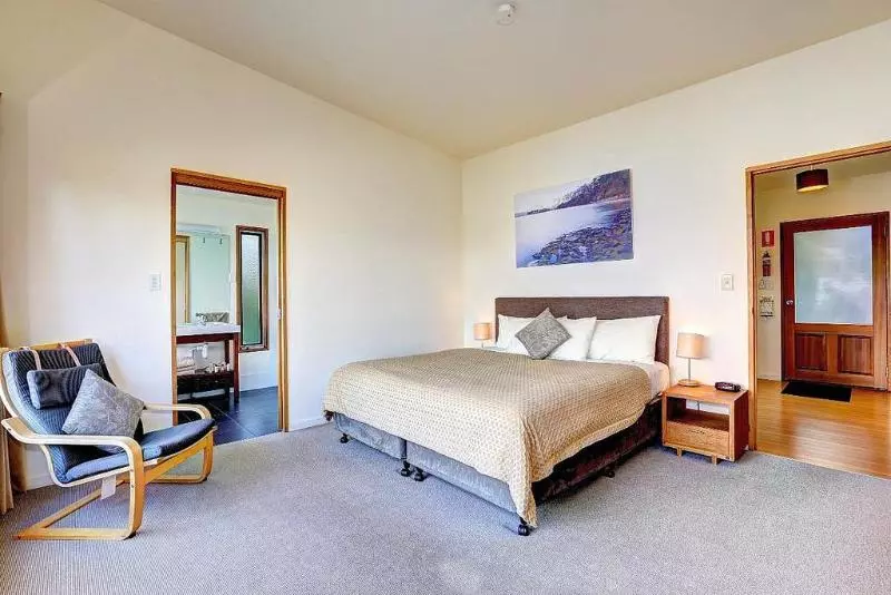 Отель Stewarts Bay Lodge