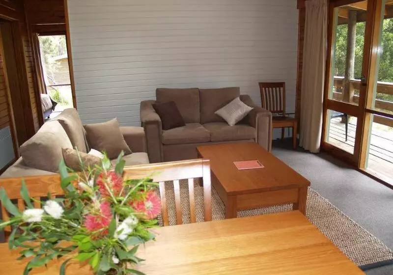 Отель Stewarts Bay Lodge