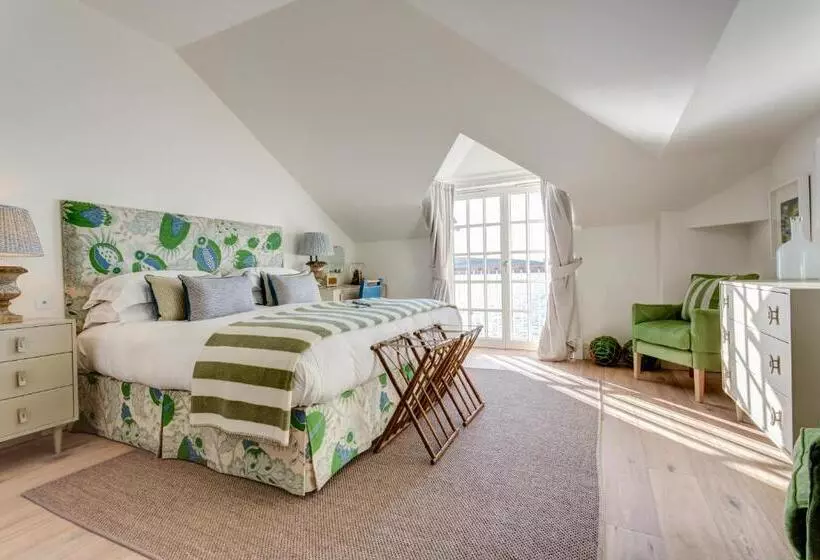 Отель The Idle Rocks