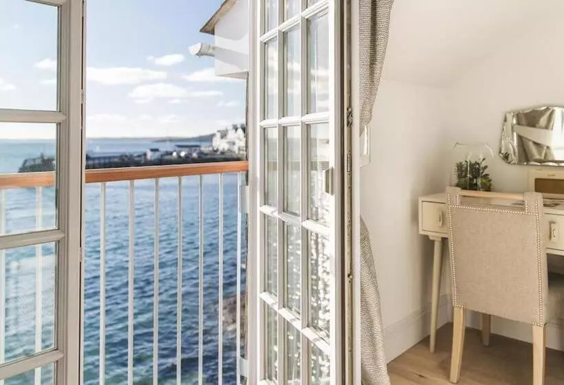 Отель The Idle Rocks