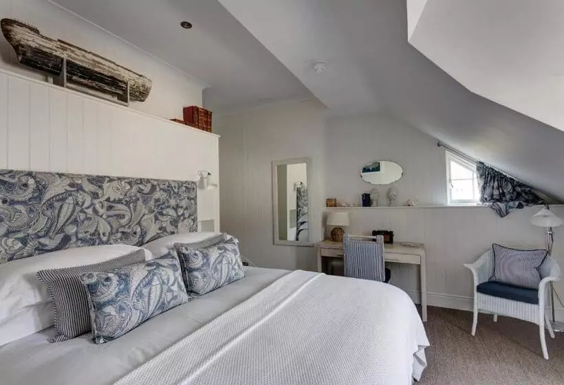 Отель The Idle Rocks