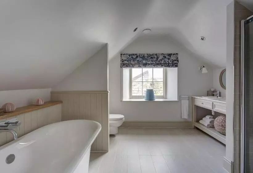 Отель The Idle Rocks