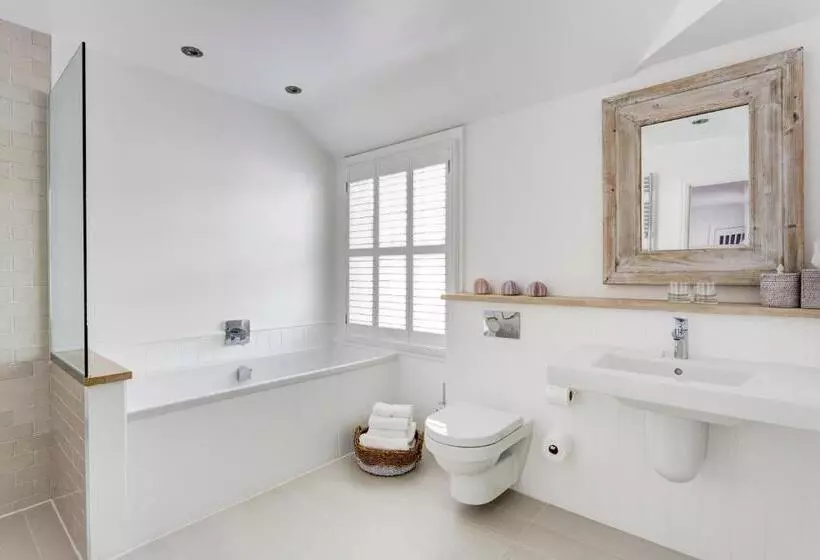 Отель The Idle Rocks