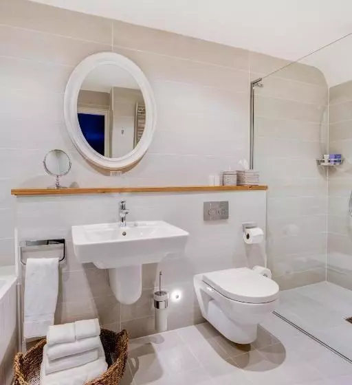 Отель The Idle Rocks